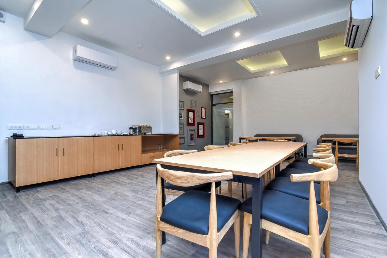 Oyo Townhouse 044 Sector 14 Gurugram Hotel Gurgaon Exterior photo