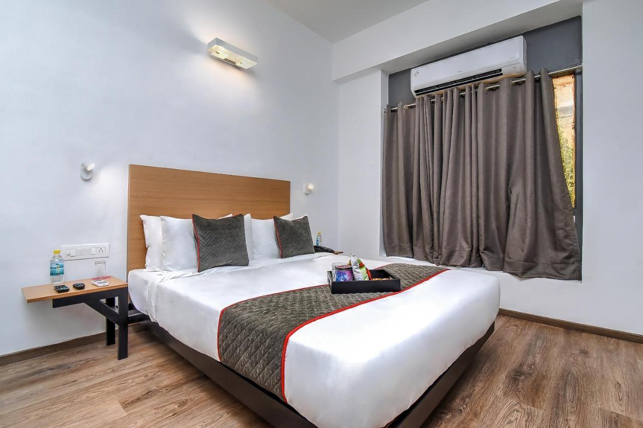 Oyo Townhouse 044 Sector 14 Gurugram Hotel Gurgaon Exterior photo