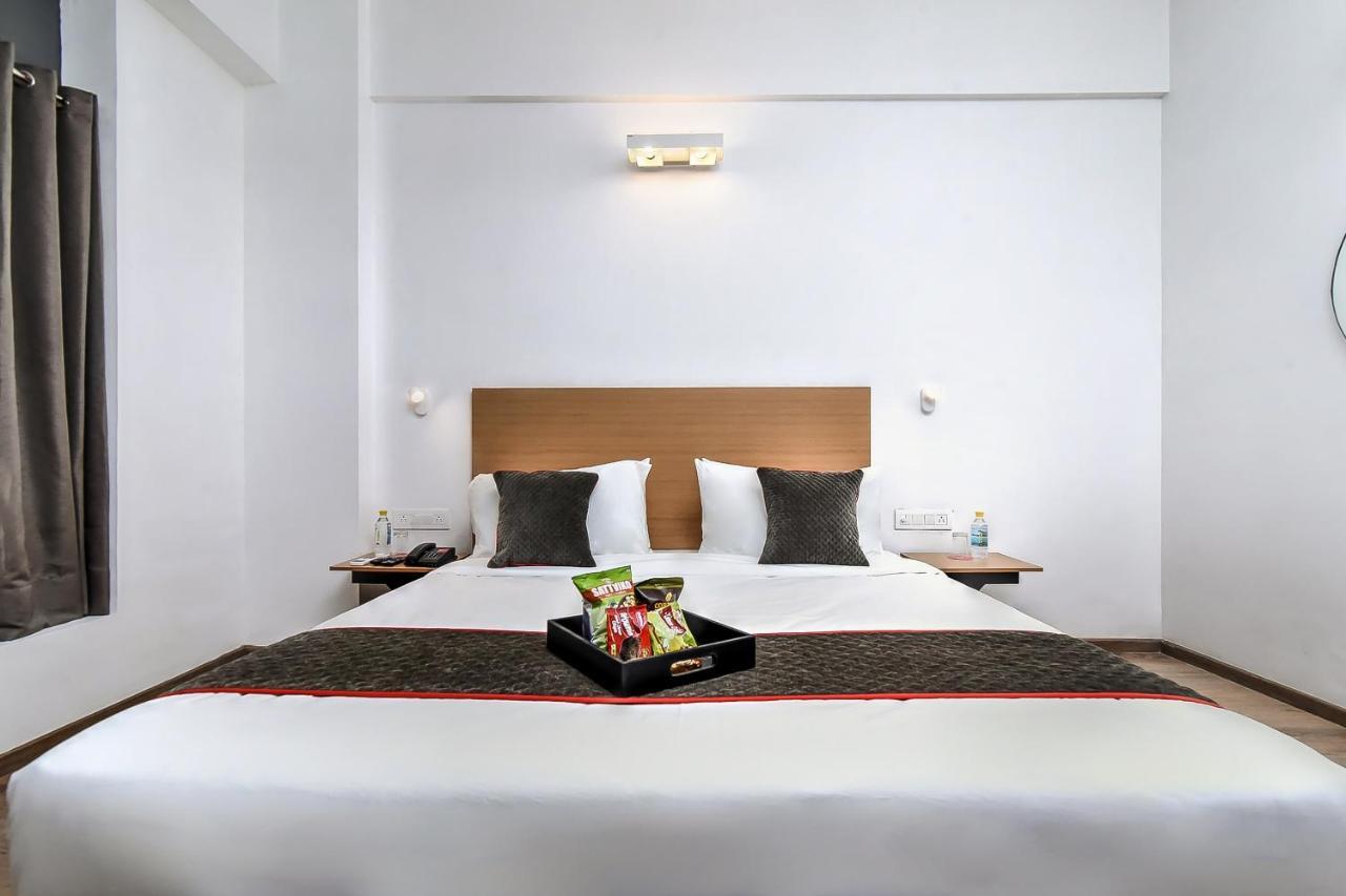 Oyo Townhouse 044 Sector 14 Gurugram Hotel Gurgaon Exterior photo