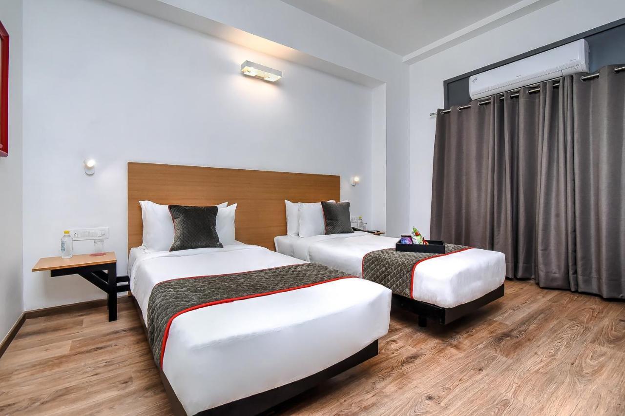 Oyo Townhouse 044 Sector 14 Gurugram Hotel Gurgaon Exterior photo
